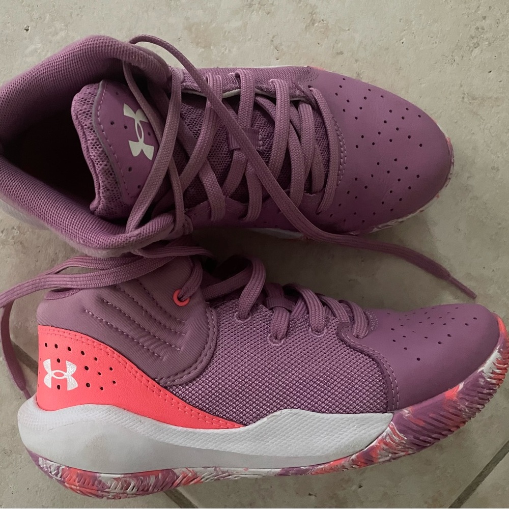 Under Armour Girls Purple Basketball Shoes size 3Y